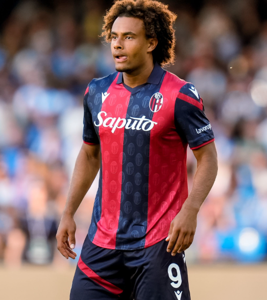 曼联冬窗转会风云：梅努与齐尔克泽未来动向探析