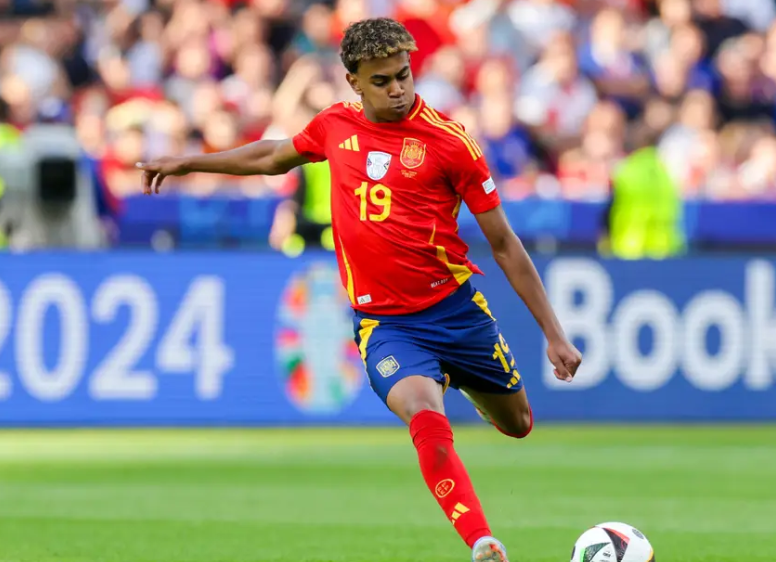 欧冠赛场新星闪耀：亚马尔破门创最年轻七球纪录