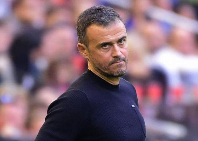 巴黎欧冠胜热刺后，恩里克怒批卢卡斯染红行为