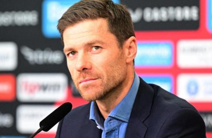 西甲皇马三连平让榜首，阿隆索质疑关键判罚未VAR回看