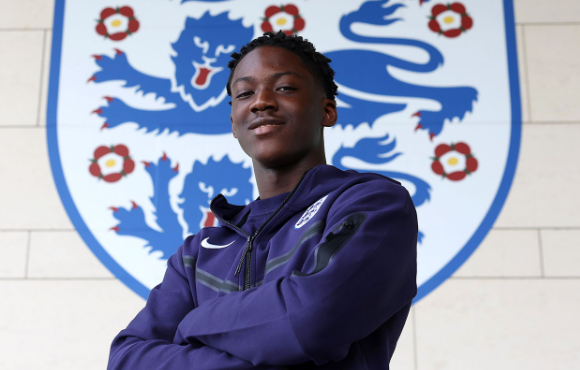 曼联主帅阿莫林谈梅努:以表现与阵容需求定未来