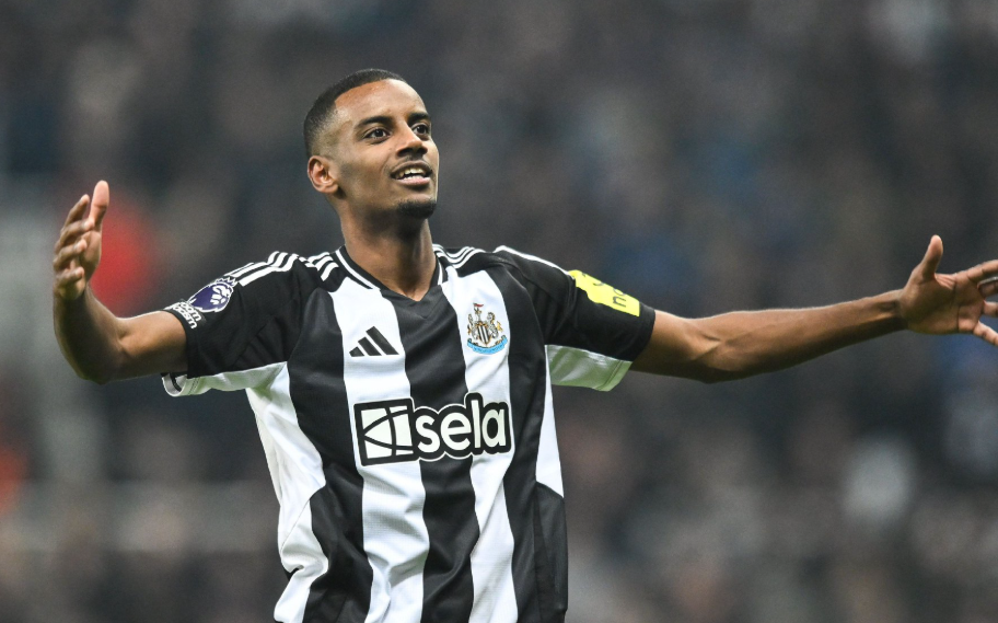 范德芬致歉伊萨克:意外犯规后的真诚沟通