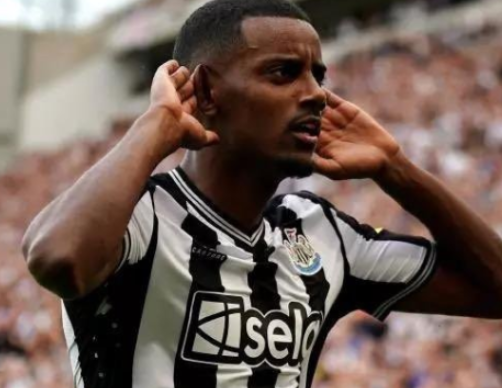 范德芬致歉伊萨克：意外犯规后的真诚沟通